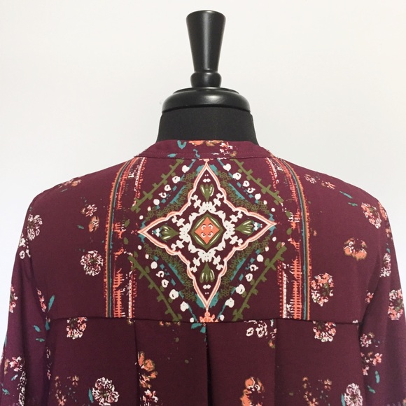 🍩Floral bell sleeve blouse maroon size medium - Picture 7 of 10